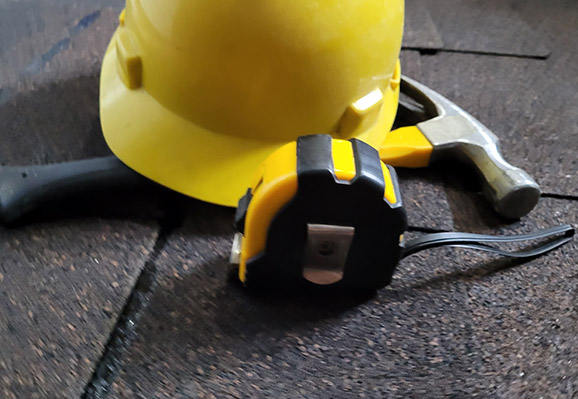 toiture bardeau asphalte blainville marteau et casque